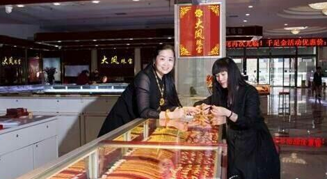 临沂大姐披百万金饰参加真人秀!自曝资产过亿