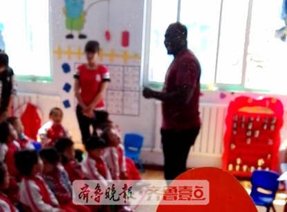 滨城警方遣返一黑外教!无合法居留许可无证