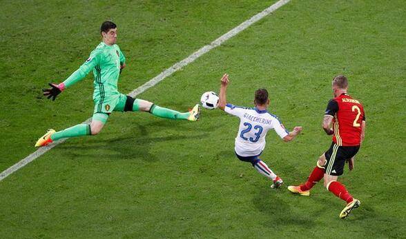 欧洲杯趣图,为什么别人看球那么紧张我却笑哭