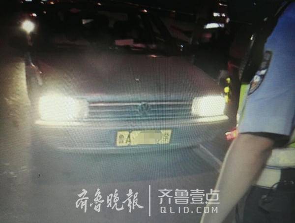 济南六学员偷开教练车外出喝酒,教练车躺枪!