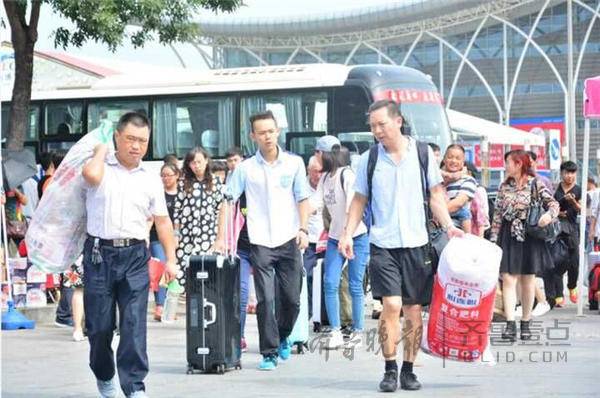 烟大迎10余00后新生,手绘地图、防骗手册是