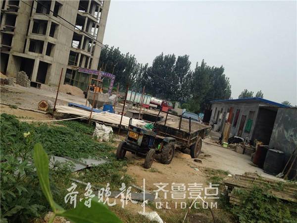 图省事把建筑垃圾倒向楼下,邹城五旬男子被当