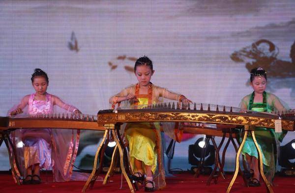 中国(日照)旗袍文化月 暨世界旅游日文艺晚会举