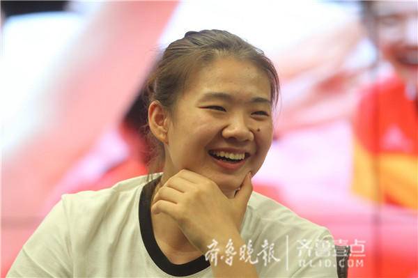 一米九的表情包!女排奥运冠军杨方旭做客齐鲁