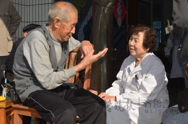 莱阳中心医院老专家与老年护理中心老人共度佳