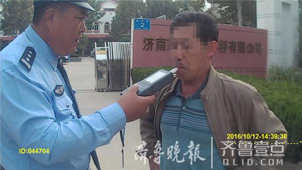 濟南一司機酒駕被查 連吹測試儀30次演技爆發(fā)(圖)