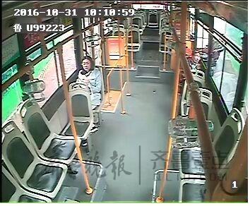 踹公交車大罵公交司機 路怒出租司機被投訴