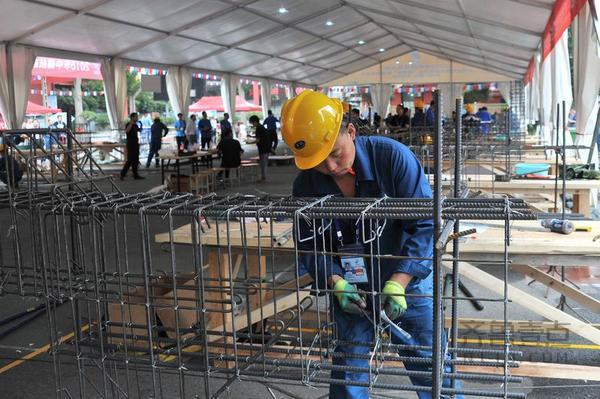 山东建筑工人全国技能大赛首夺冠，是个青岛汉子