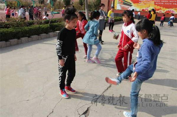 烟台牟平区实验小学开展大课间阳光体育活动
