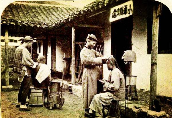 泉边|龙抬头忙理发,头发再长正月也不敢剪?