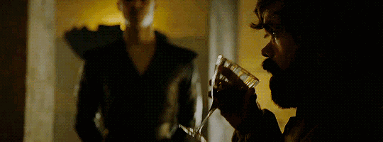 小恶魔依然酒杯不离手,龙妈失踪之后,弥林需要他来主持大局