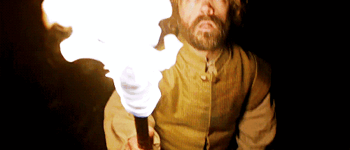 手持火把的小恶魔似乎来到密室,发现了被龙妈藏起的另外两只宝贝