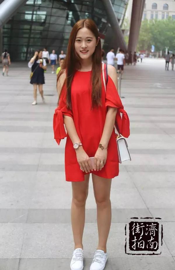不露还过什么夏天!街拍济南撩人的"小腰精"
