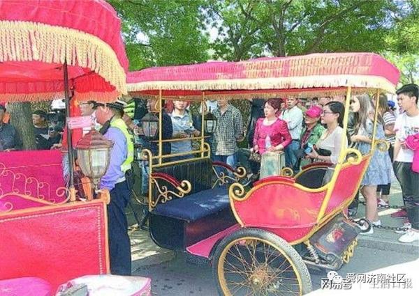 济南风景区门口人力三轮车私自改装被交警查扣