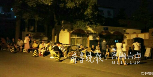 济南东方厕所家长今报名,双语提前一天连夜排画小学生小学图片