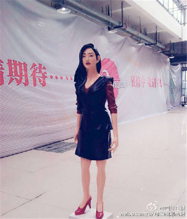 从图中看出,蜡像包括成龙,李嘉诚,范冰冰,杨幂,李连杰…&