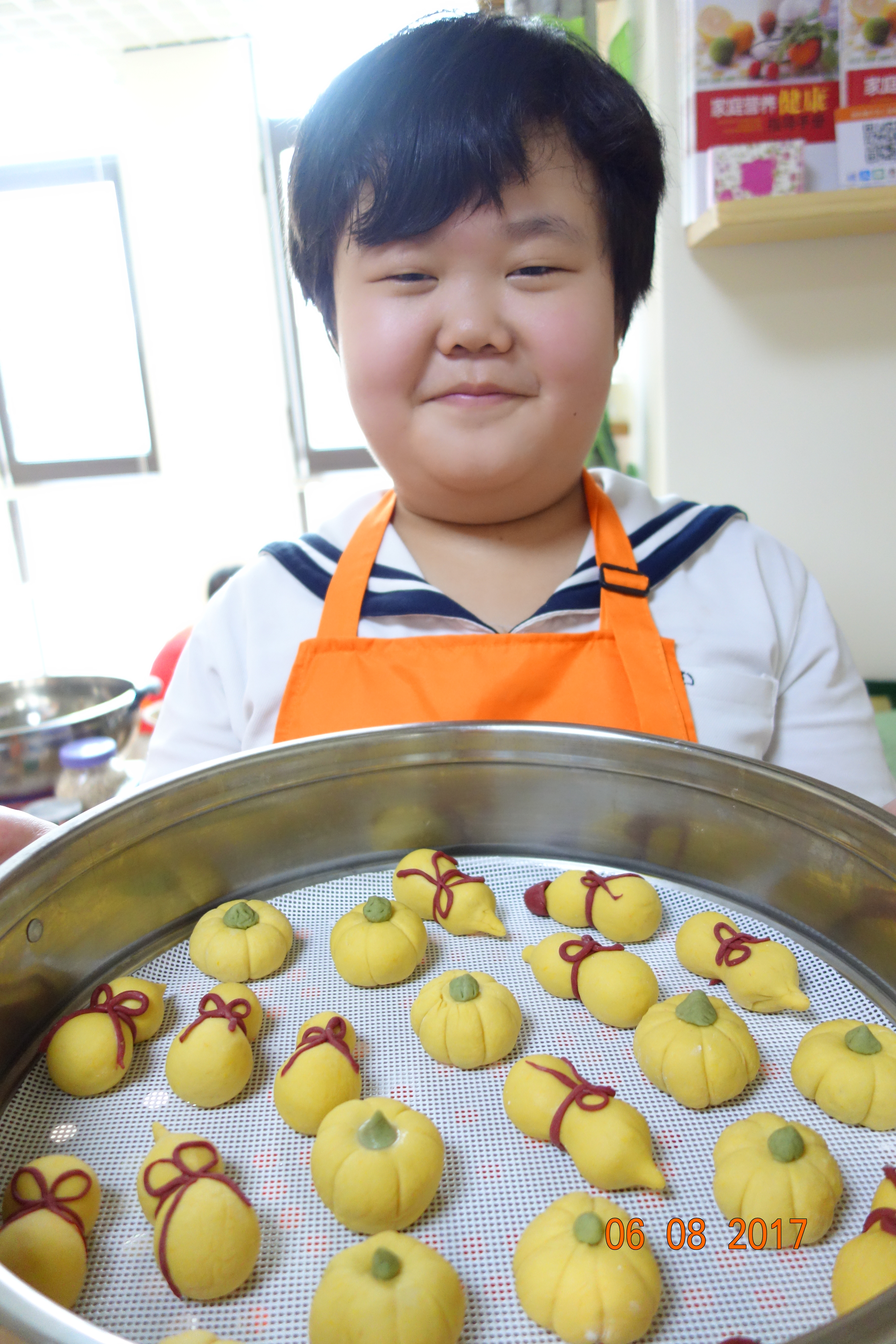 济南市新苑小学:开展"精致面点制作"课外实践活动