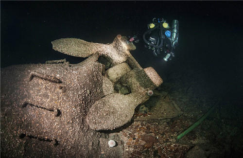他所乘军舰被德军水雷击毁,基奇纳伯爵和其他736人均葬身海底