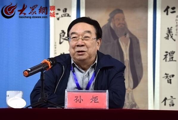 聊城监狱获赠1000册图书 省政协常委现场讲国学