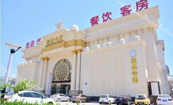 泰安凯撒金殿温泉会馆涉黄被查,十多名女子被带走