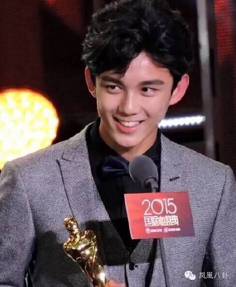 小鲜肉吴磊再演哪吒!还记得十年前穿肚兜的他