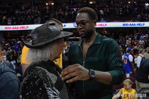 人物:蕾哈娜用他的别墅过生日,在他面前我们都是NBA的伪球迷
