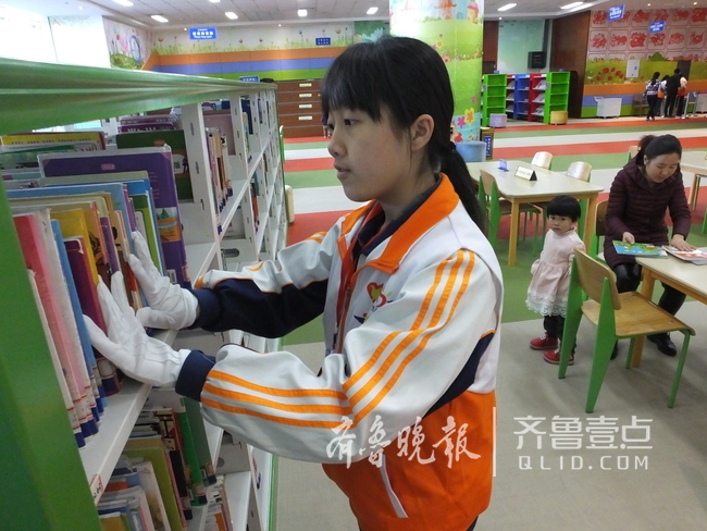 日照一中青春志愿服务岗社会实践活动走进图书馆