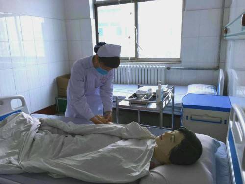 杨寨卫生院组织开展静脉输液反应应急预案演练