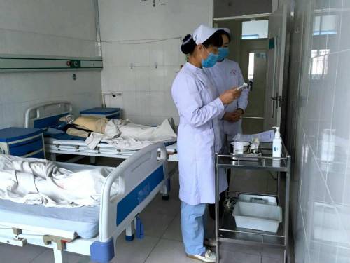 杨寨卫生院组织开展静脉输液反应应急预案演练