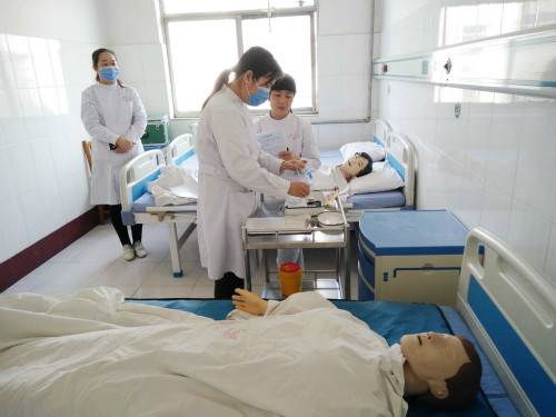 杨寨卫生院组织开展静脉输液反应应急预案演练