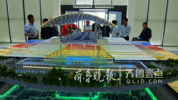 2日,济南新东站工地展厅,其高仿真光电立体模型首度惊艳亮相.